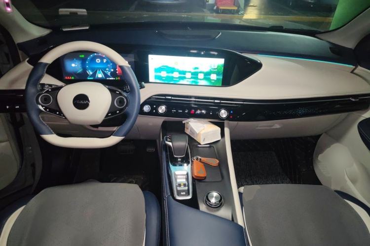 Used Dongfeng Aeolus Huge 2022 Mach Power 1.5T Dare-to-Love Edition Center Console