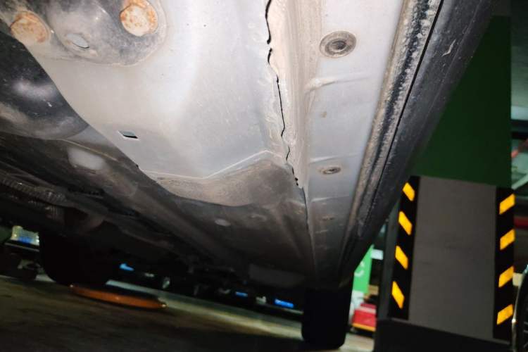 Used Dongfeng Aeolus Huge 2022 Mach Power 1.5T Dare-to-Love Edition Chassis Rear Right
