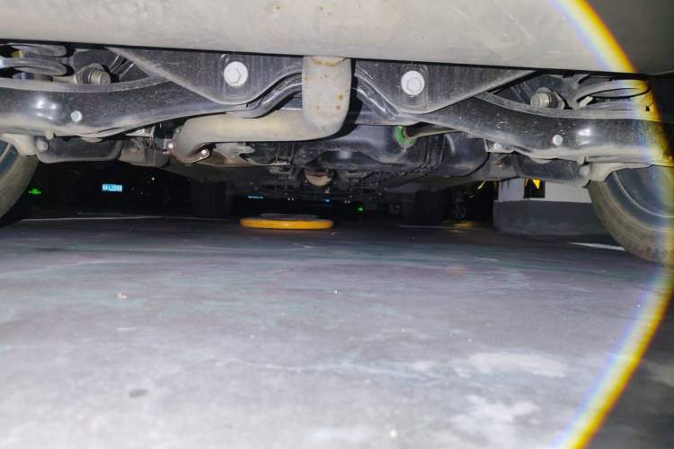 Used Dongfeng Aeolus Huge 2022 Mach Power 1.5T Dare-to-Love Edition Chassis Rear