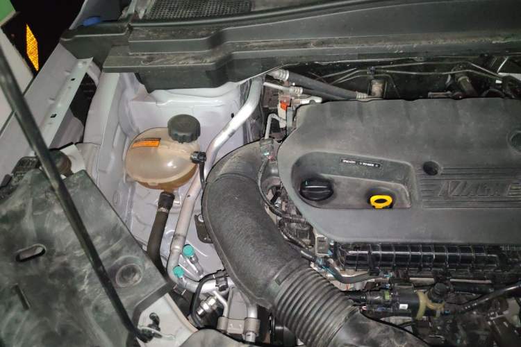 Used Dongfeng Aeolus Huge 2022 Mach Power 1.5T Dare-to-Love Edition Engine Bay Right