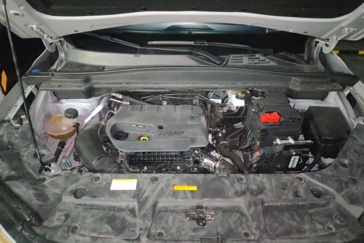 Used Dongfeng Aeolus Huge 2022 Mach Power 1.5T Dare-to-Love Edition Engine Bay