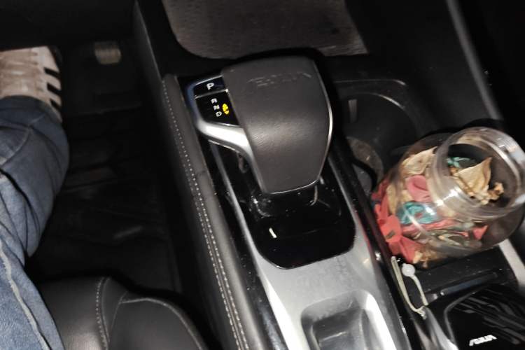 Used Dongfeng Aeolus Huge 2022 Mach Dual-Motor 1.5T MHD Dare-to-Dream Edition Gear Lever