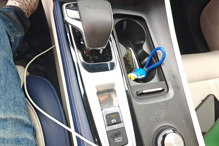 Used Dongfeng Aeolus Huge 2022 Mach Power 1.5T Dare-to-Drive Edition · Enjoyably悦 Gear Lever