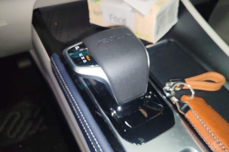 Used Dongfeng Aeolus Huge 2022 Mach Power 1.5T Dare-to-Love Edition Gear Lever