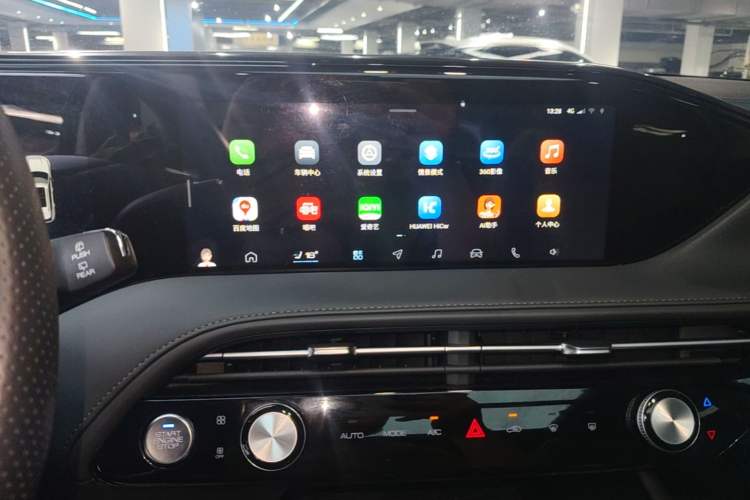 Used Dongfeng Aeolus Huge 2022 Mach Dual-Motor 1.5T MHD Dare-to-Dream Edition Audio And AC Panel