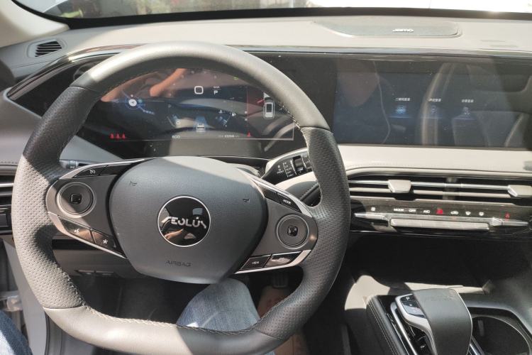 Used Dongfeng Aeolus Huge 2022 Mach Power 1.5T Dare-to-Drive Edition · Enjoyably悦 Center Console