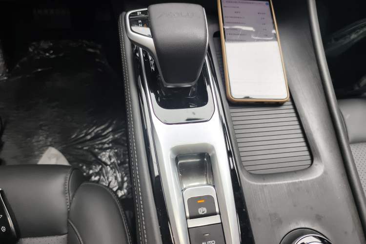 Used Dongfeng Aeolus Huge 2022 Mach Dual-Motor 1.5T MHD Dare-to-Dream Edition Gear Lever