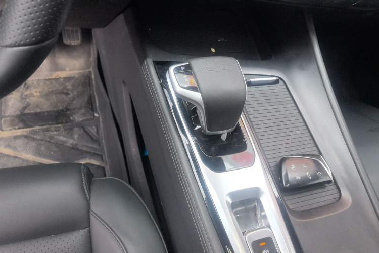 Used Dongfeng Aeolus Huge 2022 Mach Power 1.5T Dare-to-Drive Edition · Enjoyably悦 Gear Lever