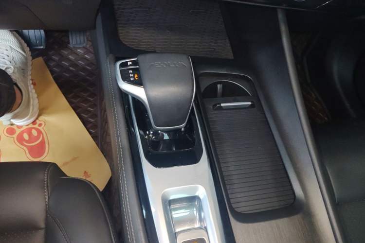 Used Dongfeng Aeolus Huge 2022 Mach Dual-Motor 1.5T MHD Dare-to-Dream Edition Gear Lever