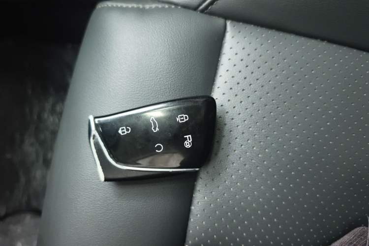 Used Dongfeng Aeolus Huge 2022 Mach Dual-Motor 1.5T MHD Dare-to-Dream Edition Interior 1