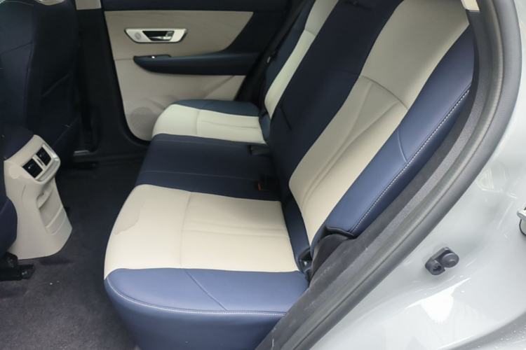 Used Dongfeng Aeolus Huge 2022 Mach Power 1.5T Dare-to-Drive Edition · Enjoyably悦 Left Rear Seat