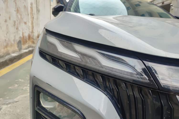 Used Dongfeng Aeolus Huge 2022 Mach Dual-Motor 1.5T MHD Dare-to-Dream Edition Right Front Headlight