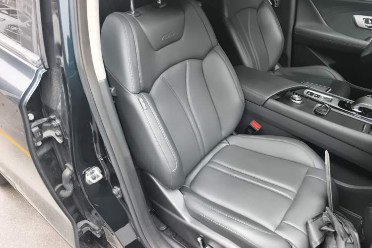 Used Dongfeng Aeolus Huge 2022 Mach Dual-Motor 1.5T MHD Dare-to-Dream Edition Right Front Seat