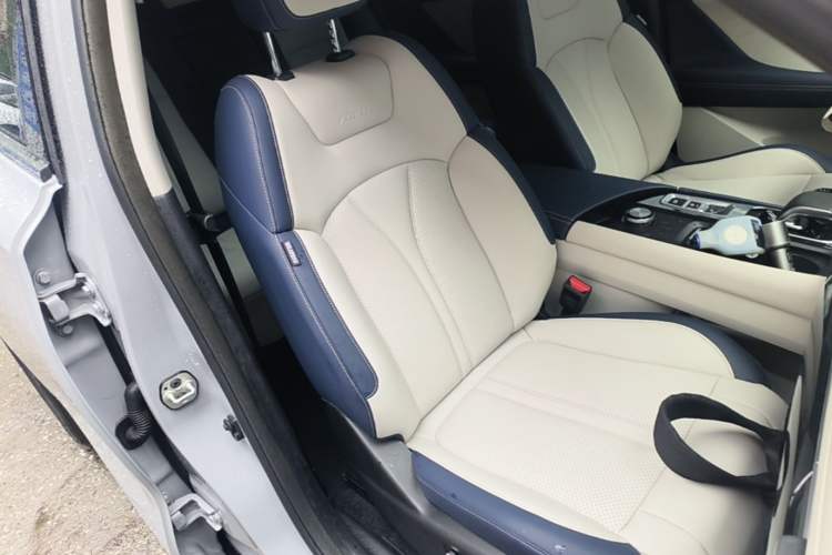 Used Dongfeng Aeolus Huge 2022 Mach Power 1.5T Dare-to-Drive Edition · Enjoyably悦 Right Front Seat
