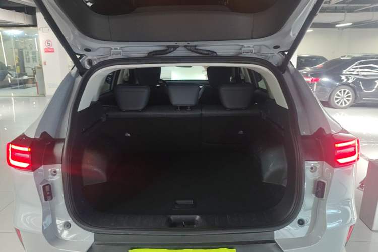 Used Dongfeng Aeolus Huge 2022 Mach Dual-Motor 1.5T MHD Dare-to-Dream Edition Trunk