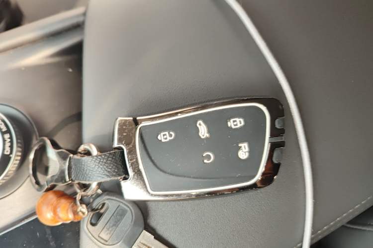 Used Dongfeng Aeolus Huge 2022 Mach Dual-Motor 1.5T MHD Dare-to-Dream Edition Vehicle Key
