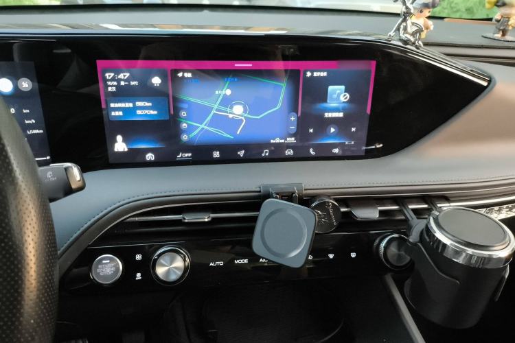 Used Dongfeng Aeolus Huge 2022 Mach Dual-Motor 1.5T MHD Dare-to-Dream Edition Audio And AC Panel