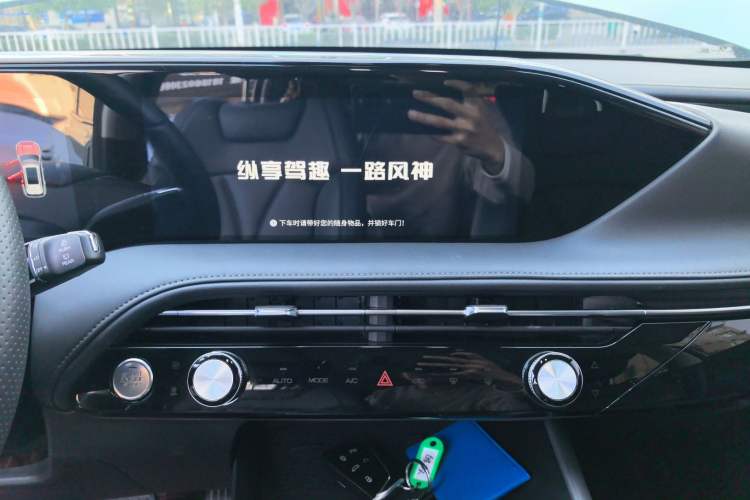 Used Dongfeng Aeolus Huge 2022 Mach Dual-Motor 1.5T MHD Dare-to-Dream Edition Audio And AC Panel