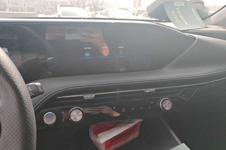 Used Dongfeng Aeolus Huge 2022 Mach Dual-Motor 1.5T MHD Dare-to-Dream Edition Audio And AC Panel