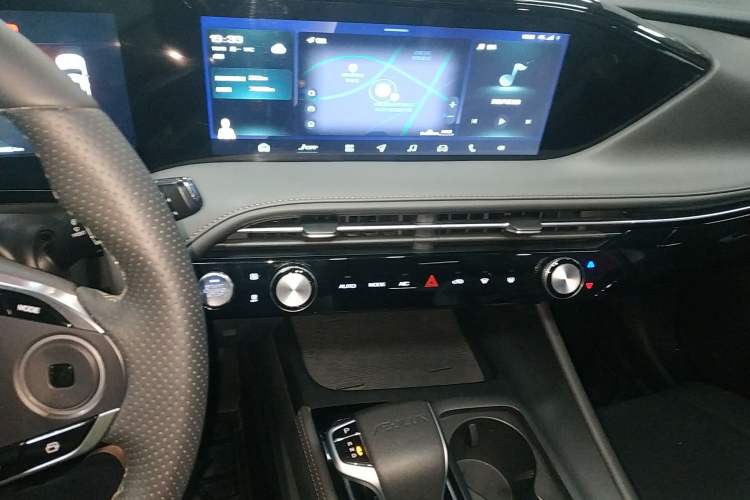 Used Dongfeng Aeolus Huge 2022 Mach Dual-Motor 1.5T MHD Dare-to-Dream Edition Audio And AC Panel