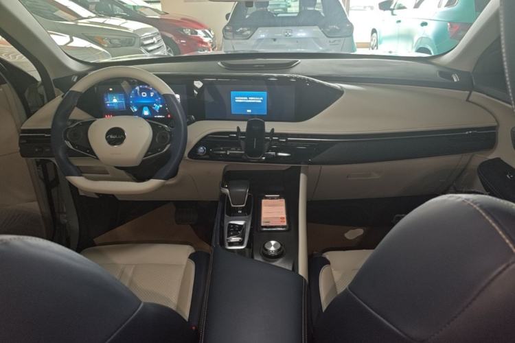 Used Dongfeng Aeolus Huge 2022 Mach Power 1.5T Dare-to-Drive Edition · Enjoyably悦 Center Console