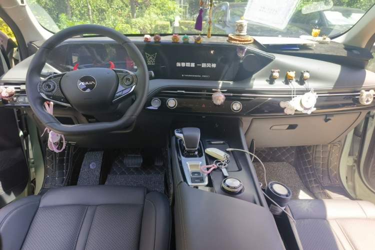 Used Dongfeng Aeolus Huge 2022 Mach Power 1.5T Dare-to-Love Edition Center Console