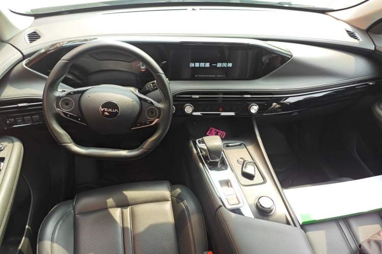 Used Dongfeng Aeolus Huge 2022 Mach Dual-Motor 1.5T MHD Dare-to-Dream Edition Center Console
