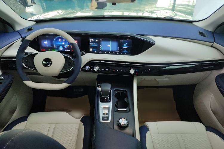 Used Dongfeng Aeolus Huge 2022 Mach Dual-Motor 1.5T MHD Dare-to-Dream Edition Center Console