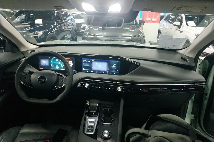 Used Dongfeng Aeolus Huge 2022 Mach Dual-Motor 1.5T MHD Dare-to-Dream Edition Center Console
