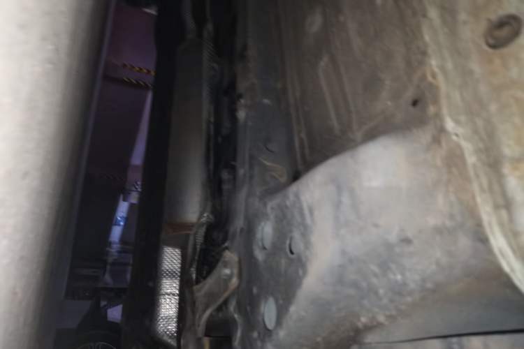 Used Dongfeng Aeolus Huge 2022 Mach Dual-Motor 1.5T MHD Dare-to-Dream Edition Chassis Front Right