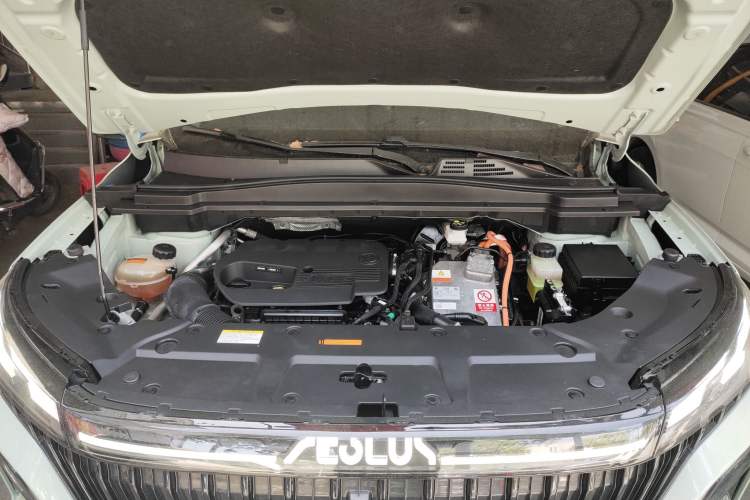 Used Dongfeng Aeolus Huge 2022 Mach Dual-Motor 1.5T MHD Dare-to-Dream Edition Engine Bay