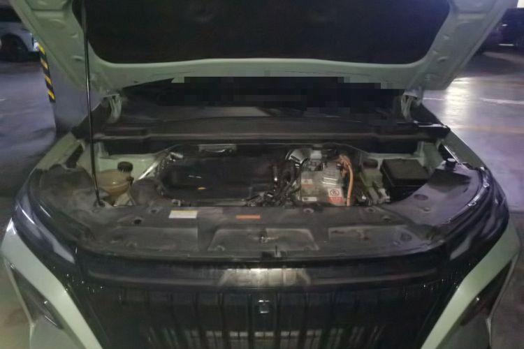Used Dongfeng Aeolus Huge 2022 Mach Dual-Motor 1.5T MHD Dare-to-Dream Edition Engine Bay