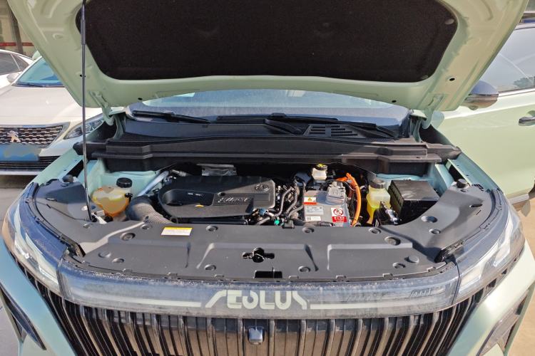 Used Dongfeng Aeolus Huge 2022 Mach Dual-Motor 1.5T MHD Dare-to-Dream Edition Engine Bay