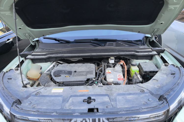 Used Dongfeng Aeolus Huge 2022 Mach Dual-Motor 1.5T MHD Dare-to-Dream Edition Engine Bay