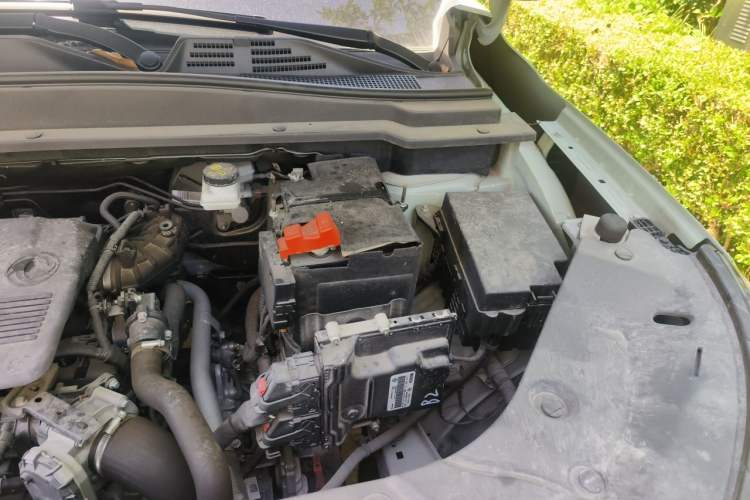 Used Dongfeng Aeolus Huge 2022 Mach Power 1.5T Dare-to-Love Edition Engine Bay Left