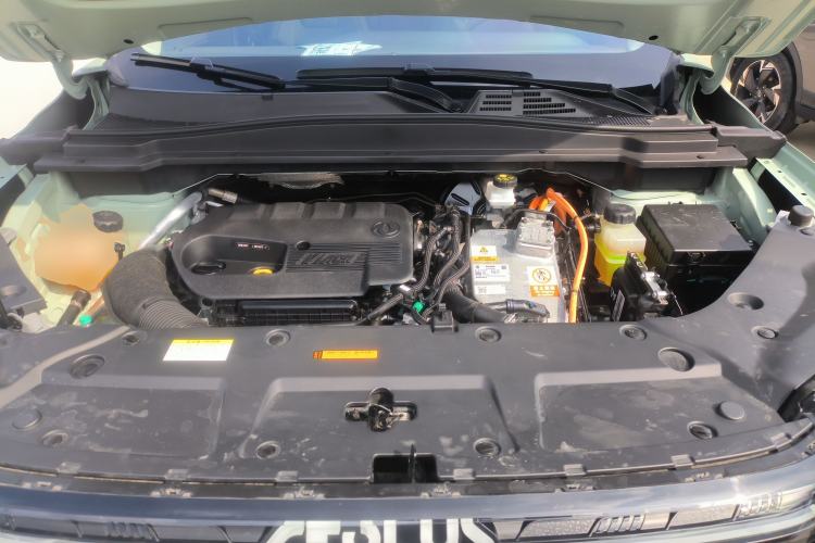 Used Dongfeng Aeolus Huge 2022 Mach Dual-Motor 1.5T MHD Dare-to-Dream Edition Engine Bay