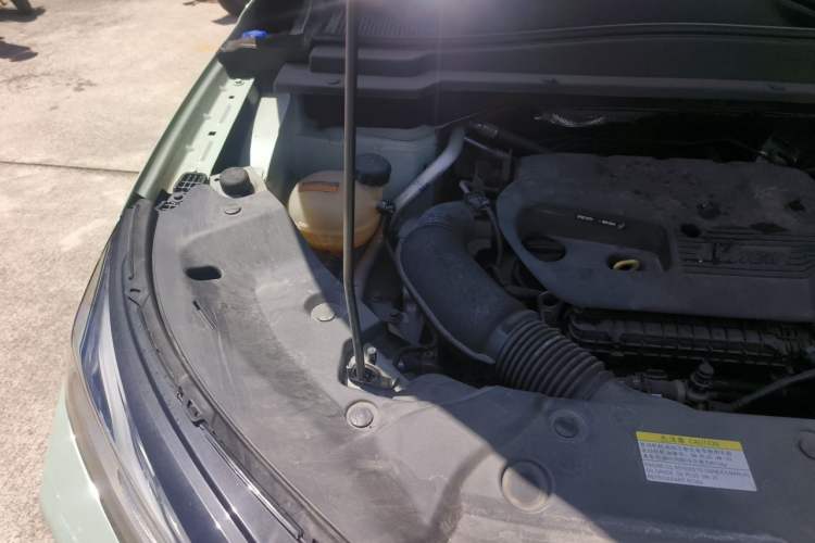 Used Dongfeng Aeolus Huge 2022 Mach Power 1.5T Dare-to-Love Edition Engine Bay Right