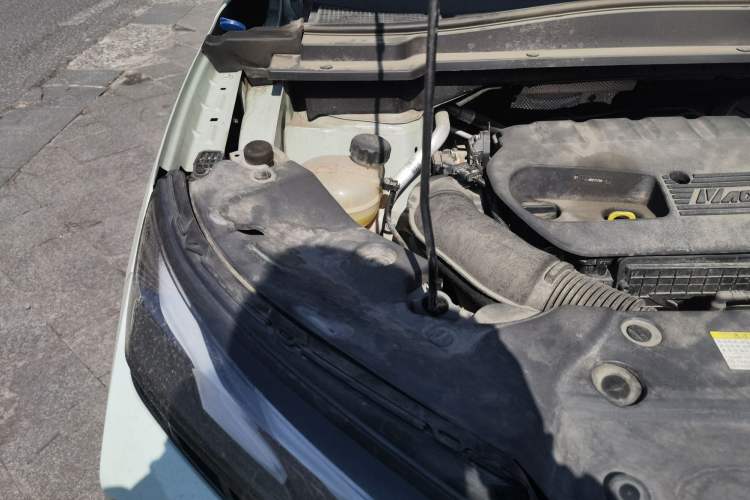 Used Dongfeng Aeolus Huge 2022 Mach Dual-Motor 1.5T MHD Dare-to-Dream Edition Engine Bay Right