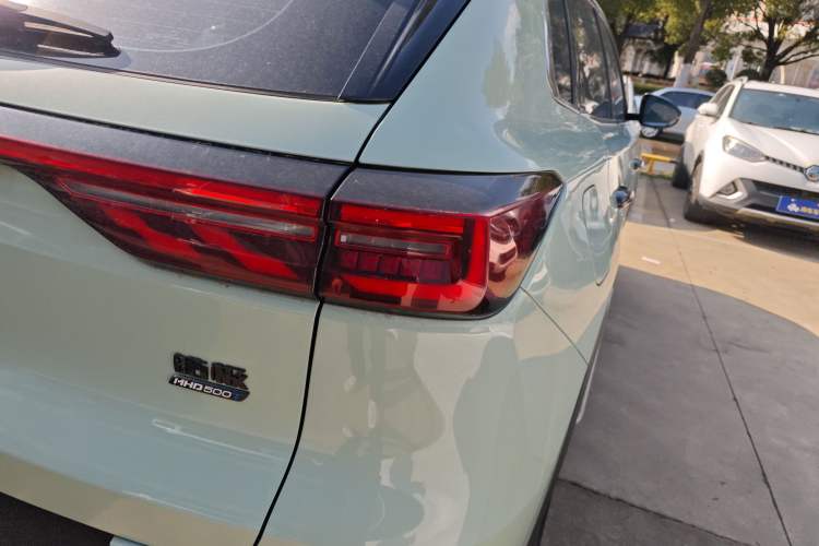 Used Dongfeng Aeolus Huge 2022 Mach Dual-Motor 1.5T MHD Dare-to-Dream Edition Exterior 3