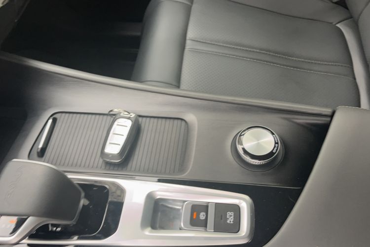 Used Dongfeng Aeolus Huge 2022 Mach Power 1.5T Dare-to-Drive Edition · Enjoyably悦 Gear Lever