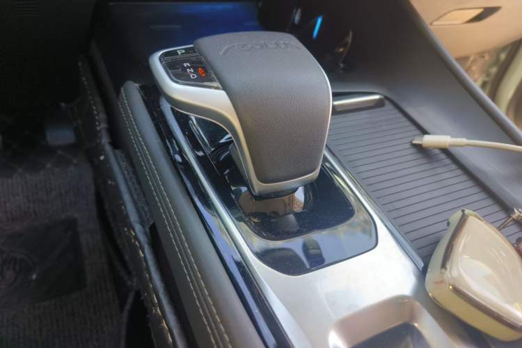 Used Dongfeng Aeolus Huge 2022 Mach Power 1.5T Dare-to-Love Edition Gear Lever