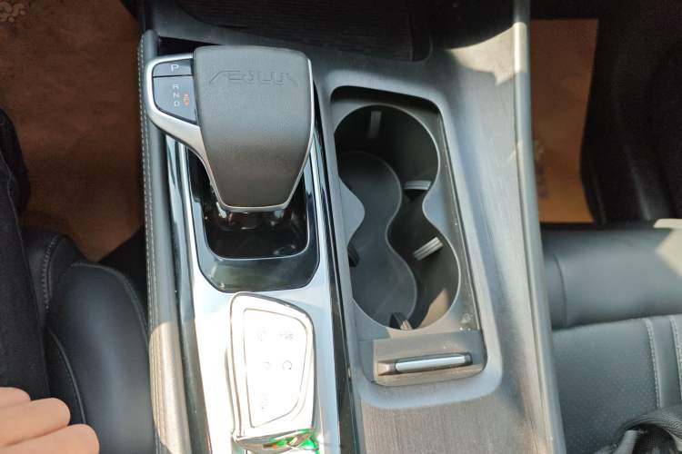 Used Dongfeng Aeolus Huge 2022 Mach Dual-Motor 1.5T MHD Dare-to-Dream Edition Gear Lever