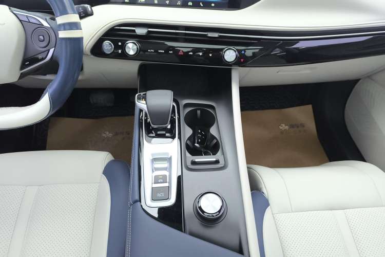 Used Dongfeng Aeolus Huge 2022 Mach Dual-Motor 1.5T MHD Dare-to-Dream Edition Gear Lever