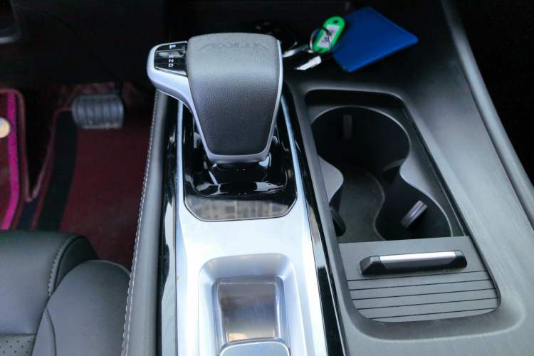 Used Dongfeng Aeolus Huge 2022 Mach Dual-Motor 1.5T MHD Dare-to-Dream Edition Gear Lever