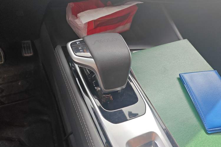 Used Dongfeng Aeolus Huge 2022 Mach Dual-Motor 1.5T MHD Dare-to-Dream Edition Gear Lever
