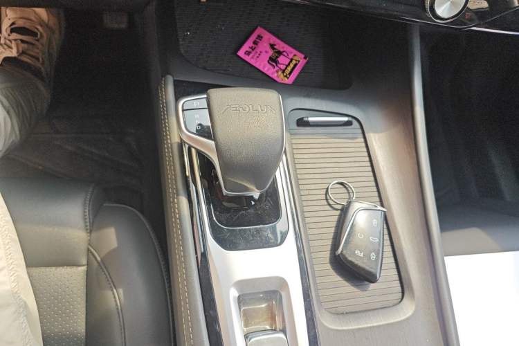 Used Dongfeng Aeolus Huge 2022 Mach Dual-Motor 1.5T MHD Dare-to-Dream Edition Gear Lever