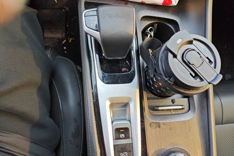 Used Dongfeng Aeolus Huge 2022 Mach Power 1.5T Dare-to-Love Edition Gear Lever