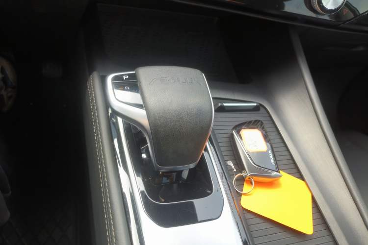 Used Dongfeng Aeolus Huge 2022 Mach Dual-Motor 1.5T MHD Dare-to-Dream Edition Gear Lever