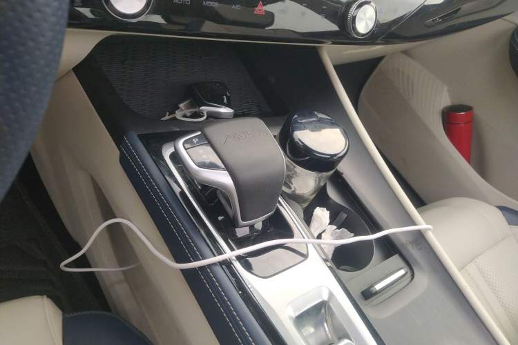 Used Dongfeng Aeolus Huge 2022 Mach Dual-Motor 1.5T MHD Dare-to-Dream Edition Gear Lever