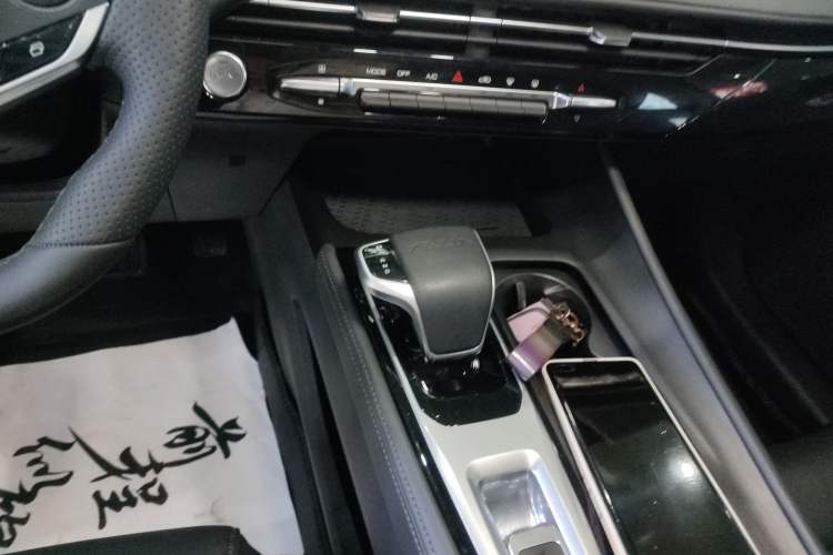 Used Dongfeng Aeolus Huge 2022 Mach Power 1.5T Dare-to-Drive Edition · Enjoyably悦 Gear Lever